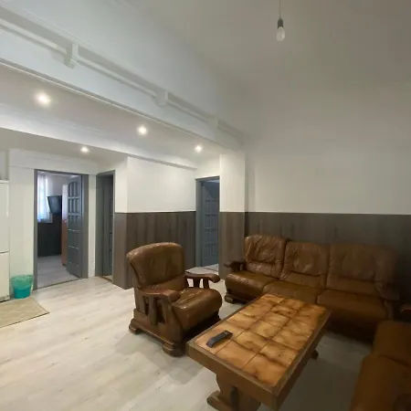 Apartmanhaz *